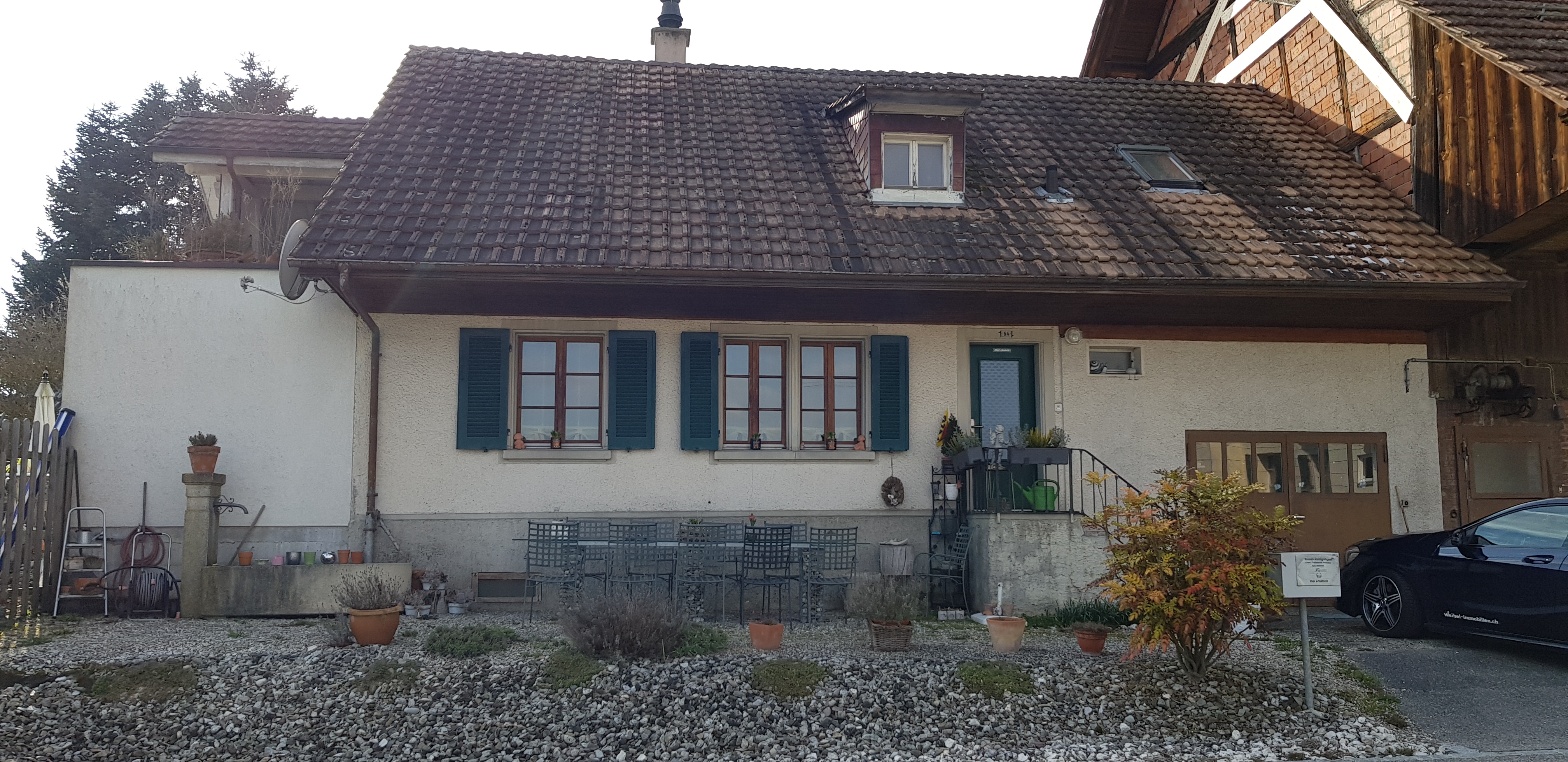 Tolles Bauernhaus mit viel Land zu verkaufen Weibel